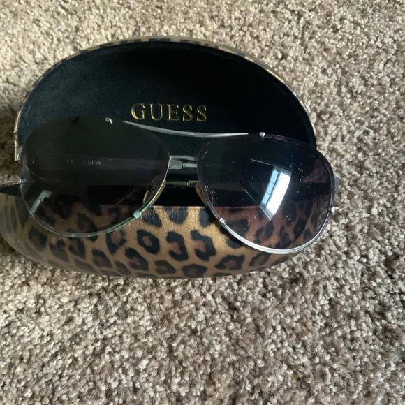 Guess aviator sunglasses - Picture 3 of 4